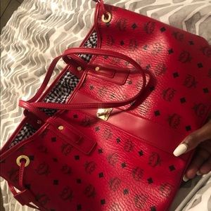 RED MCM LIZ SHOPPER